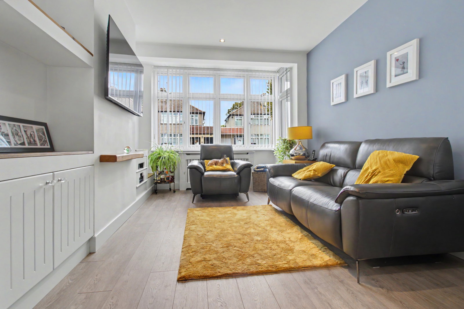 Terraced House for sale in Romford, Seabrook Gardens, Romford, RM7 0EU, 1163 m²