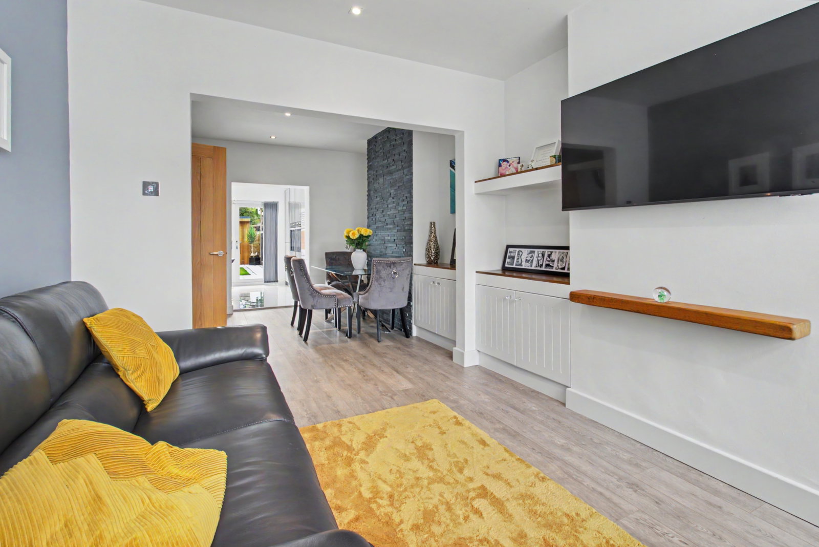 Terraced House for sale in Romford, Seabrook Gardens, Romford, RM7 0EU, 1163 m²