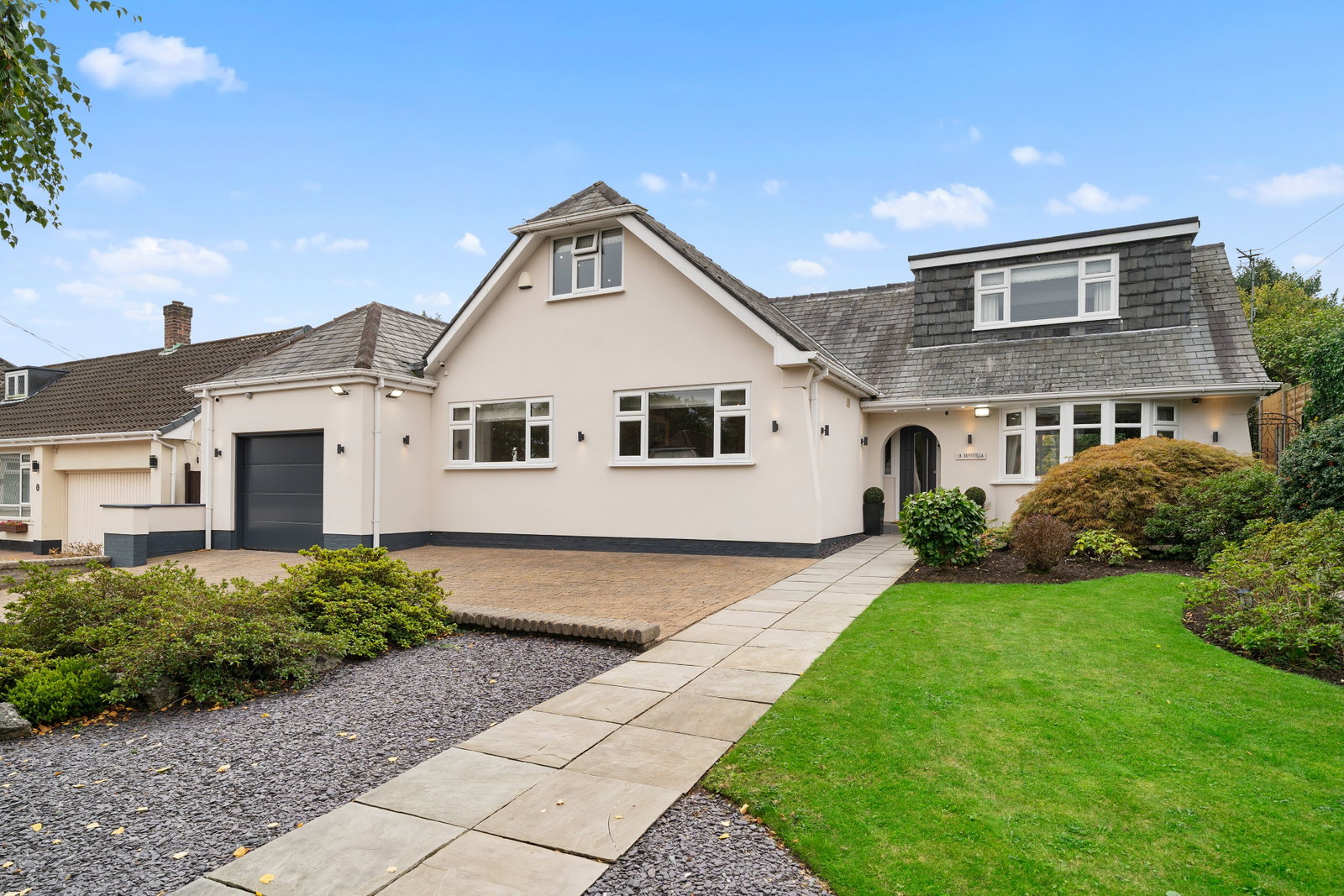 Bungalow for sale in Liverpool, Bower Road, Woolton. L25 4RQ, 2628 m²
