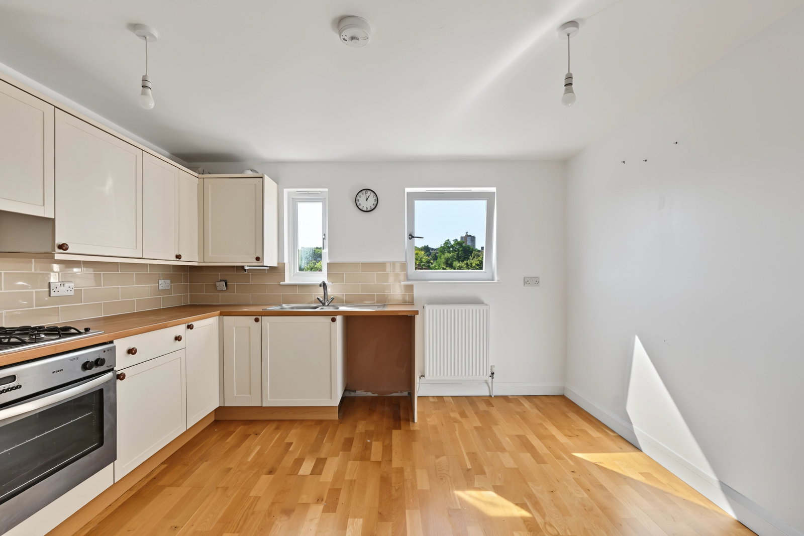 Semi Detached House for sale in Chatham, Constitution Road, Chatham, ME5 7DW, 946 m²