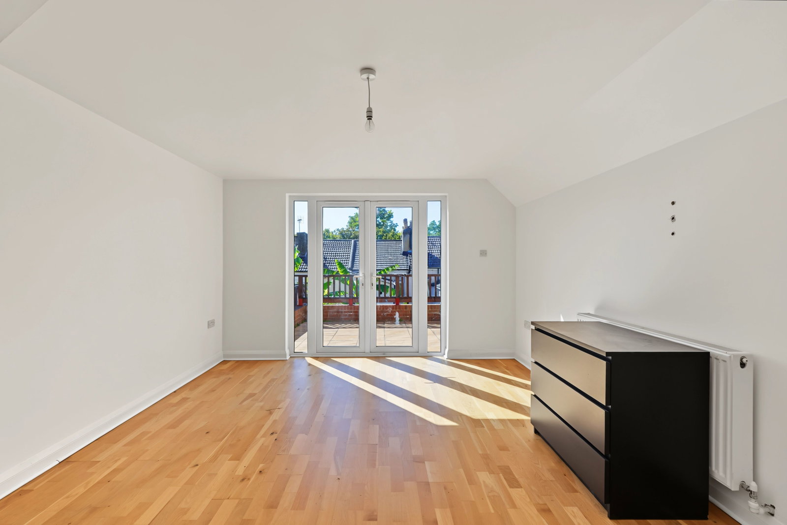 Semi Detached House for sale in Chatham, Constitution Road, Chatham, ME5 7DW, 946 m²