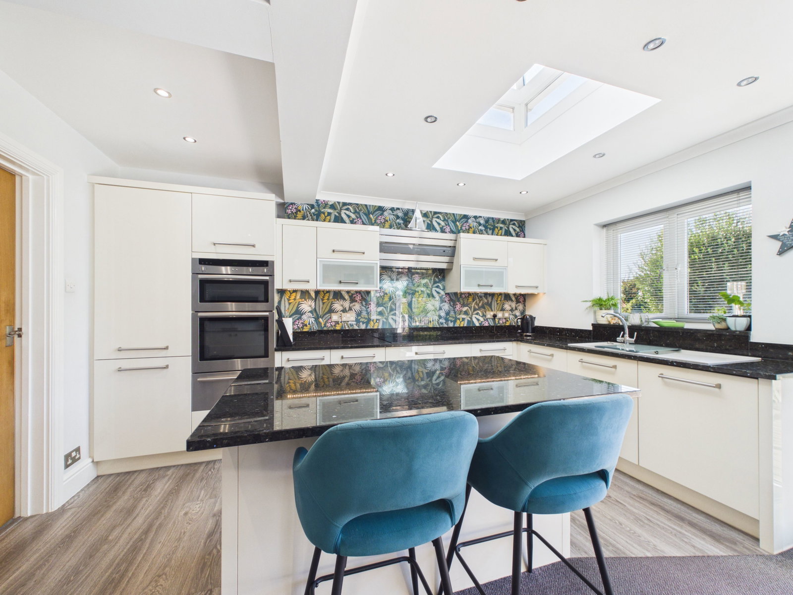 Detached House for sale in Broadstairs, Lindenthorpe Road, Broadstairs, 1710 m²
