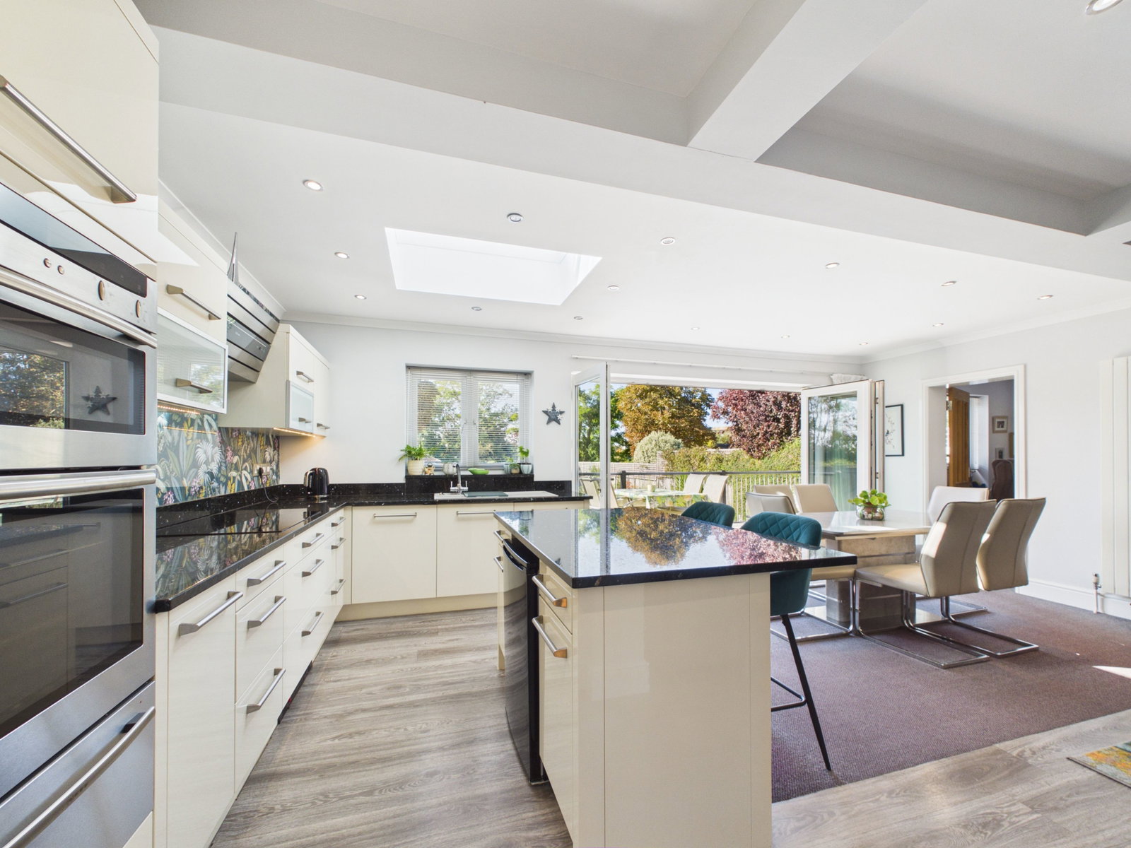 Detached House for sale in Broadstairs, Lindenthorpe Road, Broadstairs, 1710 m²