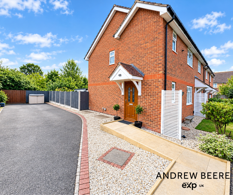Semi Detached House for sale in Ashford, Skylark Way, Kingsnorth, TN23