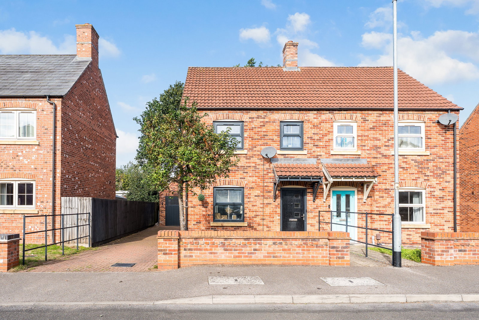 Semi Detached House for sale in Lincoln, Abbottsford Way, Lincoln, LN6 8DG