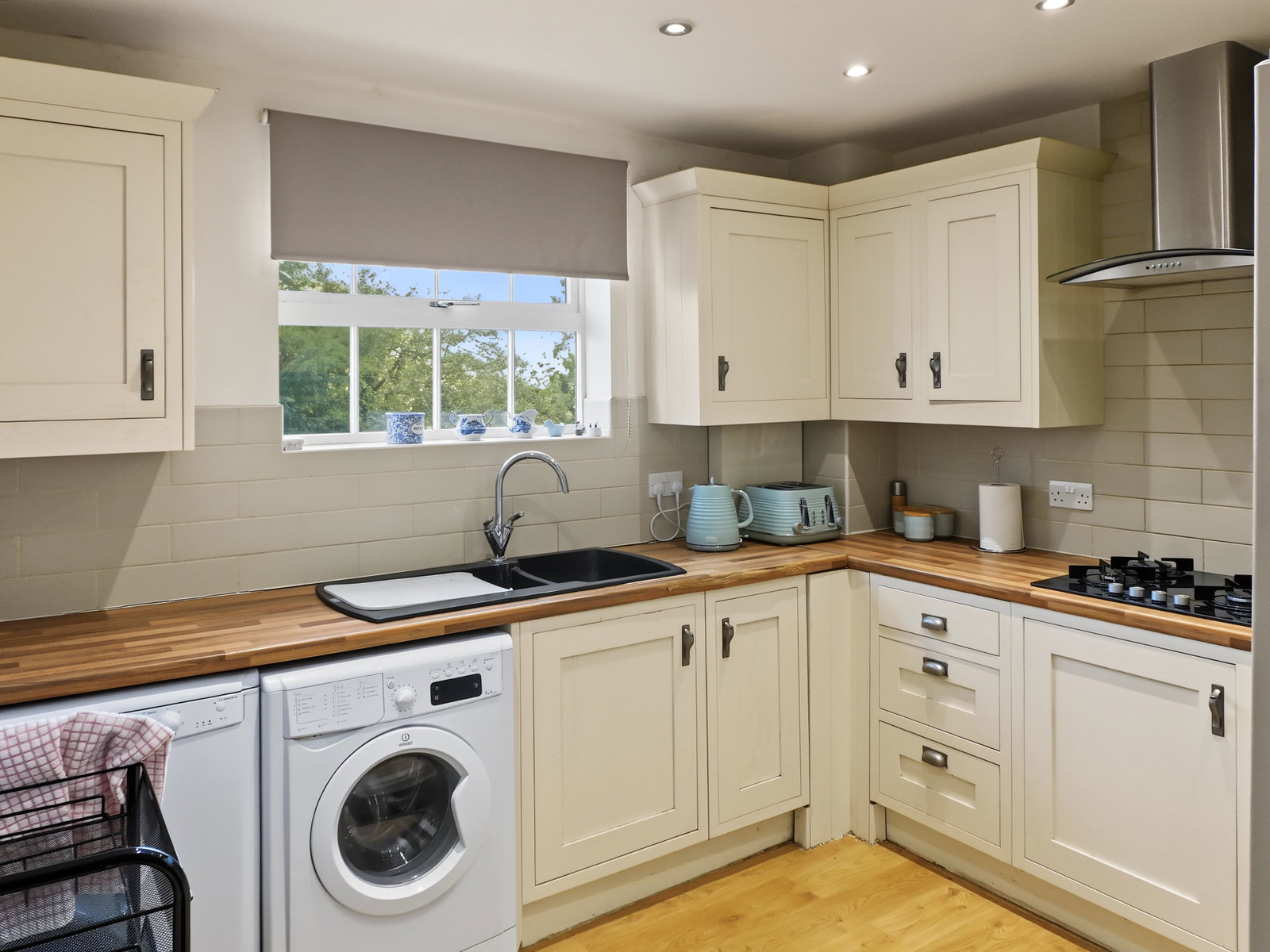 Flat for sale in London, The Grange, Woodford Road, E18, 952 m²