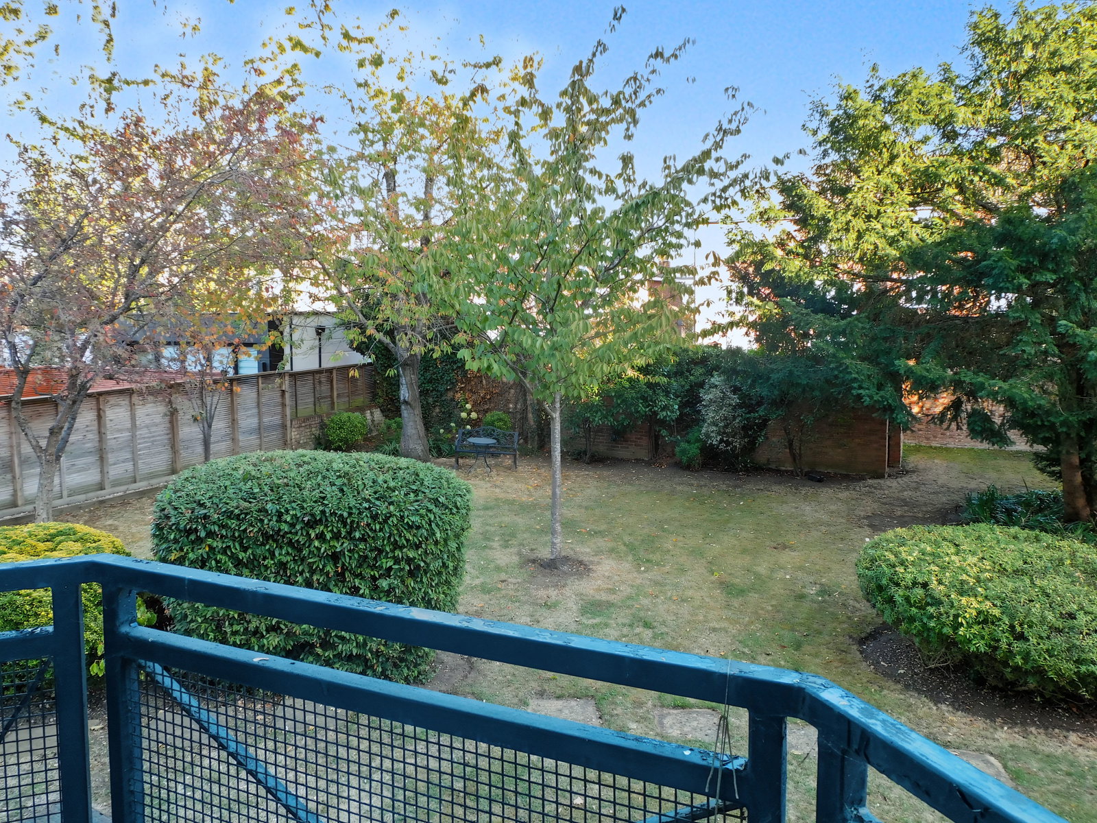 Flat for sale in London, The Grange, Woodford Road, E18, 952 m²