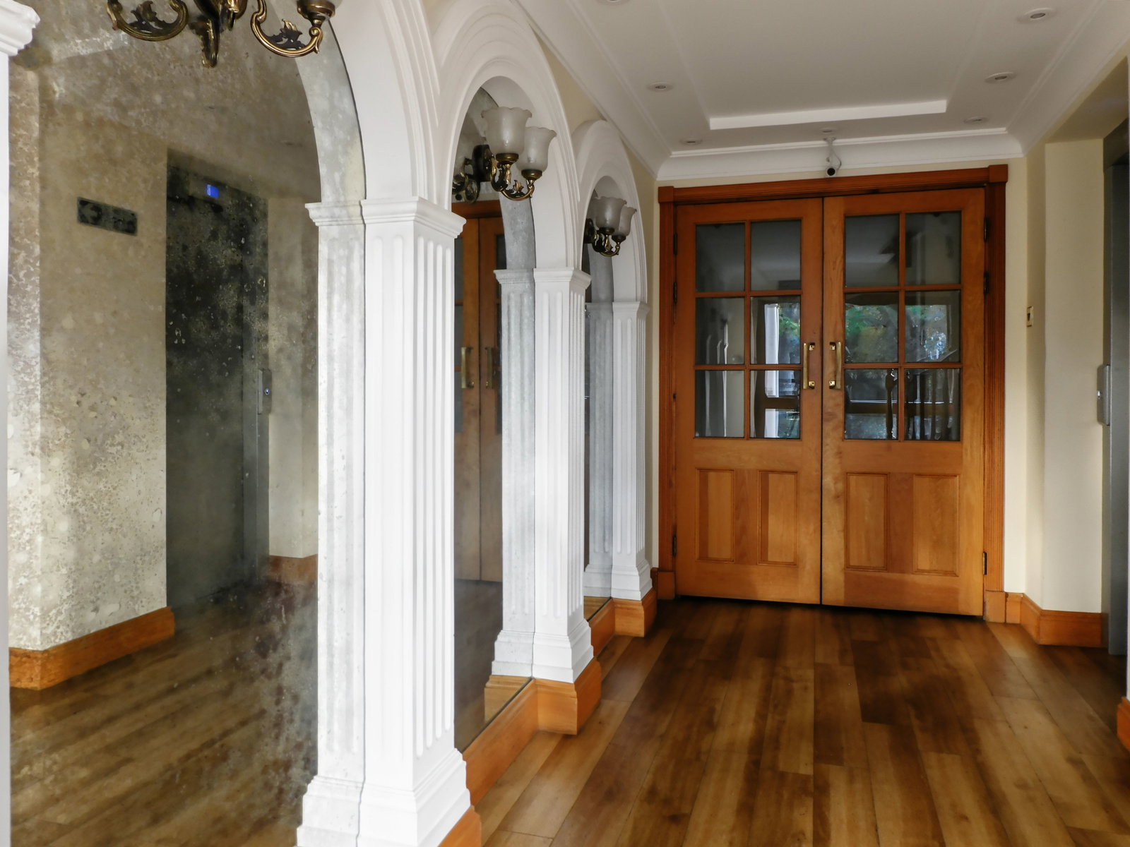 Flat for sale in London, The Grange, Woodford Road, E18, 952 m²