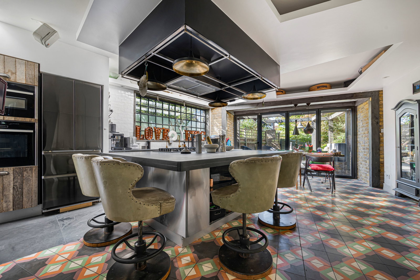 End Of Terrace House for sale in London, Pentney Road, Hyde Farm, Balham, 1562 m²