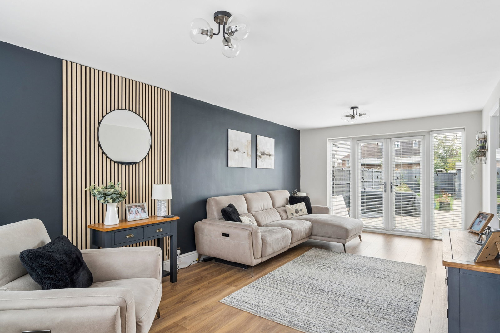 Semi Detached House for sale in Dunstable, Salters Way, Dunstable, LU6 1BT, 1084 m²