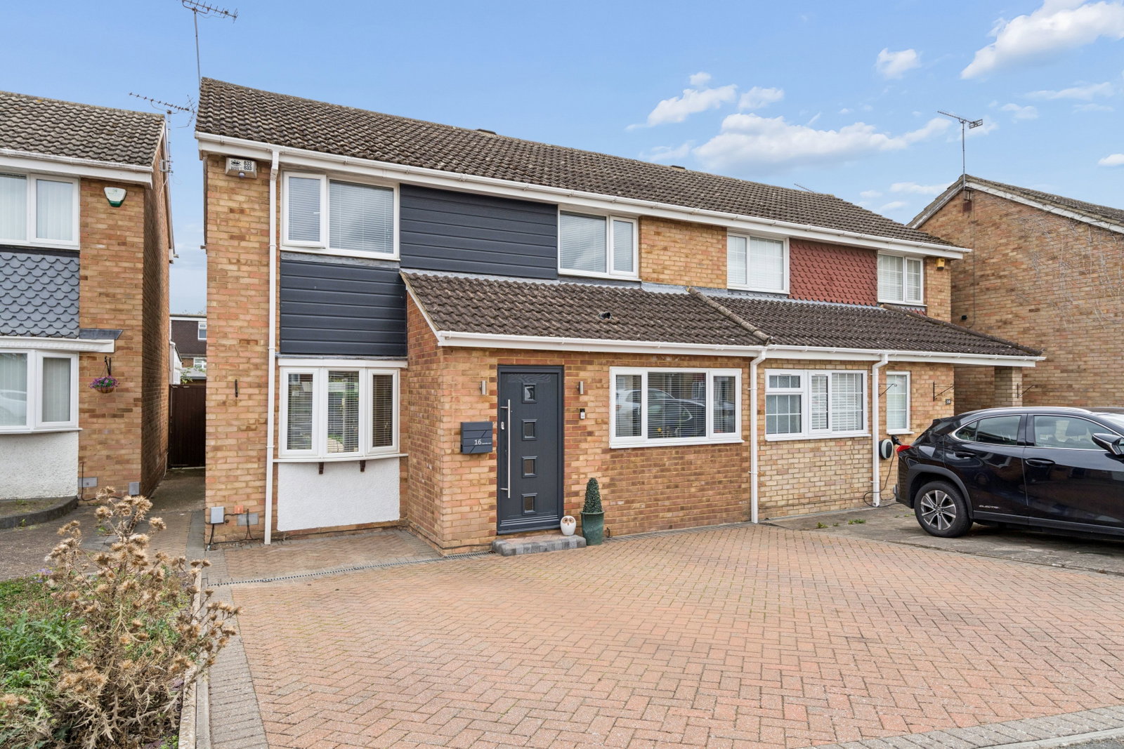 Semi Detached House for sale in Dunstable, Salters Way, Dunstable, LU6 1BT, 1084 m²