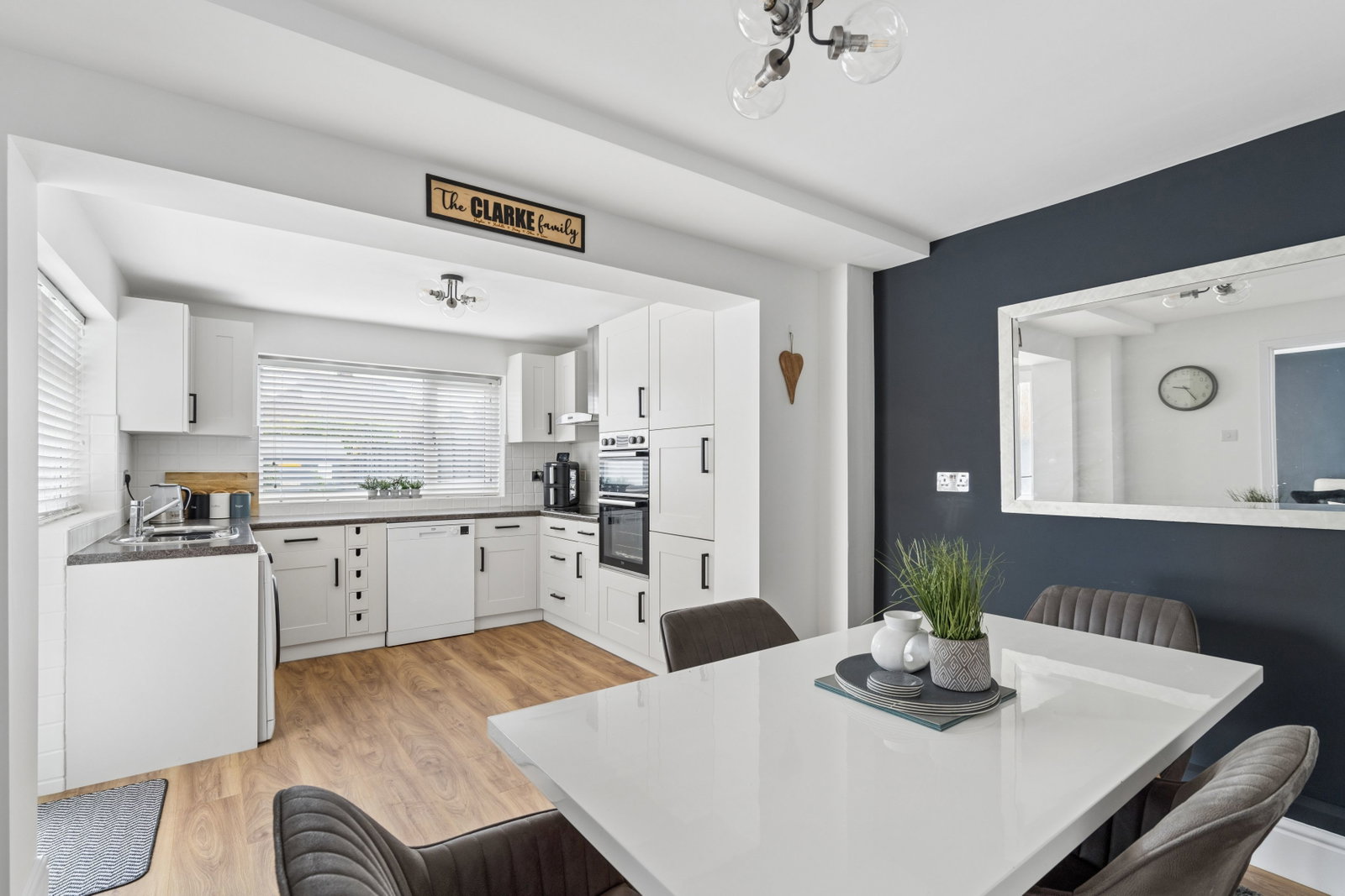Semi Detached House for sale in Dunstable, Salters Way, Dunstable, LU6 1BT, 1084 m²
