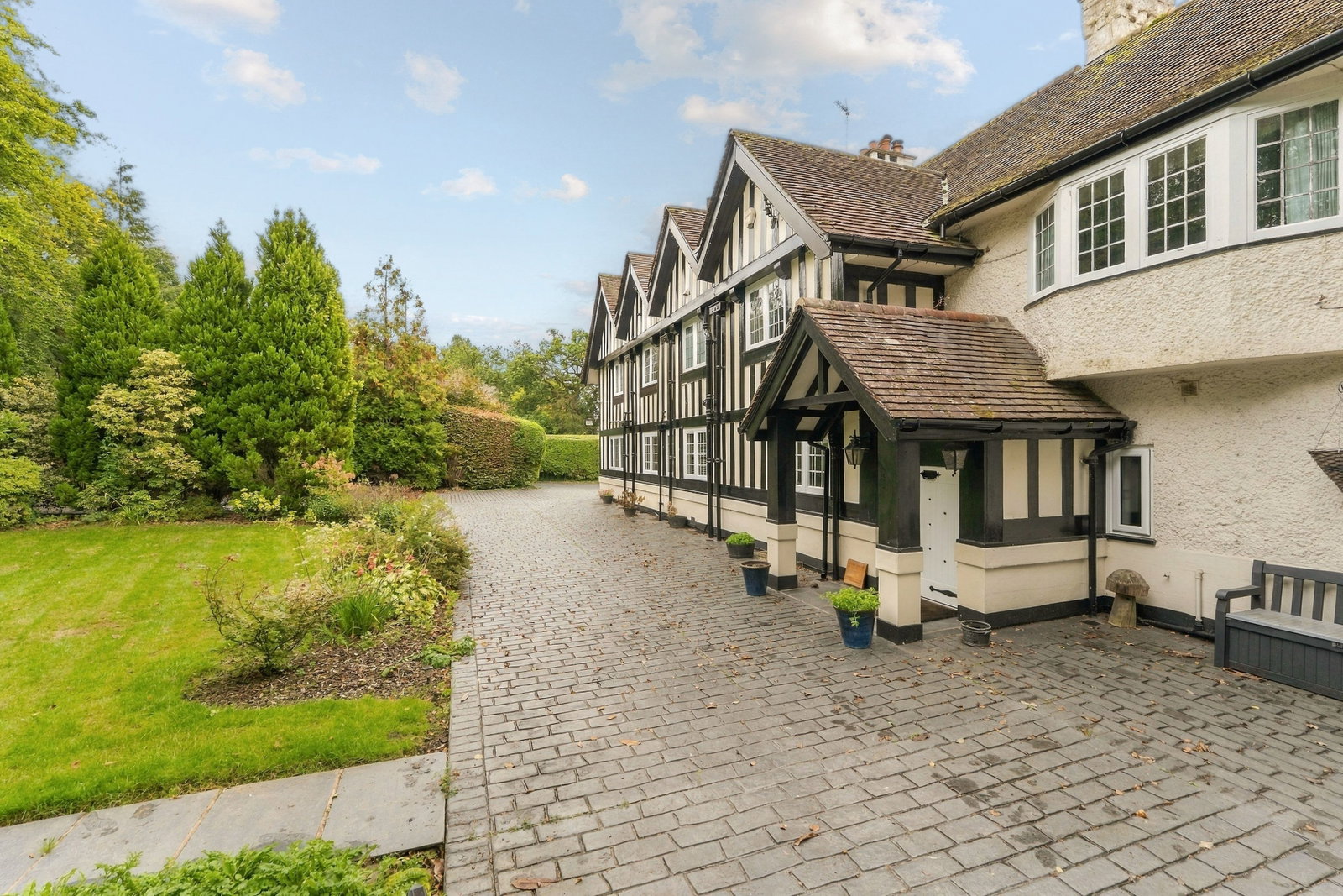 Detached House for sale in Wilmslow, Adlington Road, Wilmslow