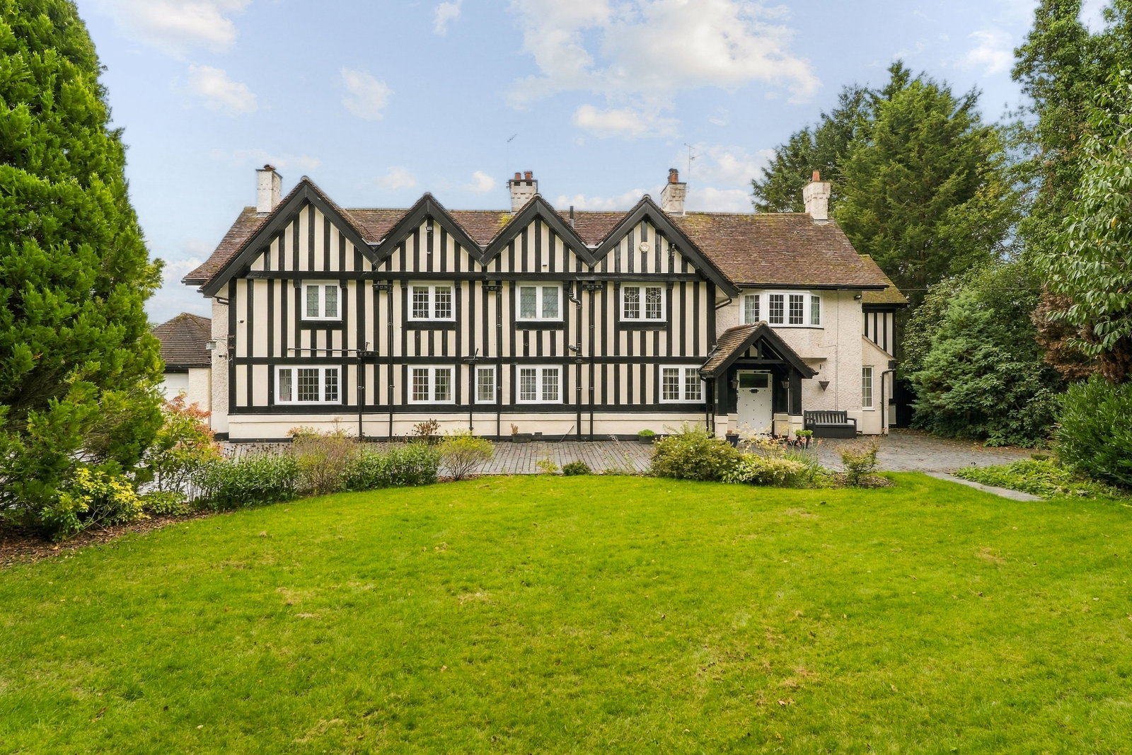 Detached House for sale in Wilmslow, Adlington Road, Wilmslow