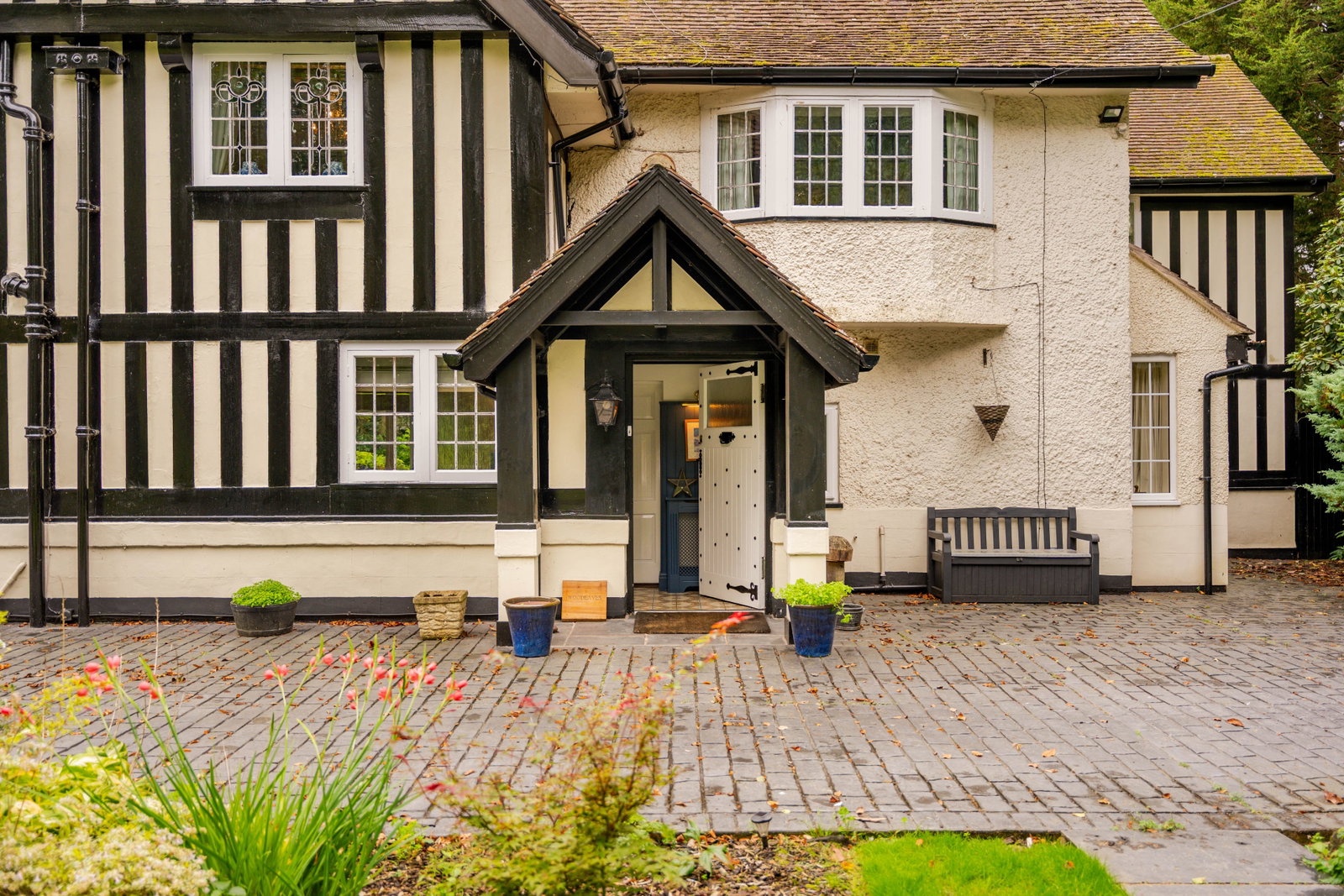 Detached House for sale in Wilmslow, Adlington Road, Wilmslow