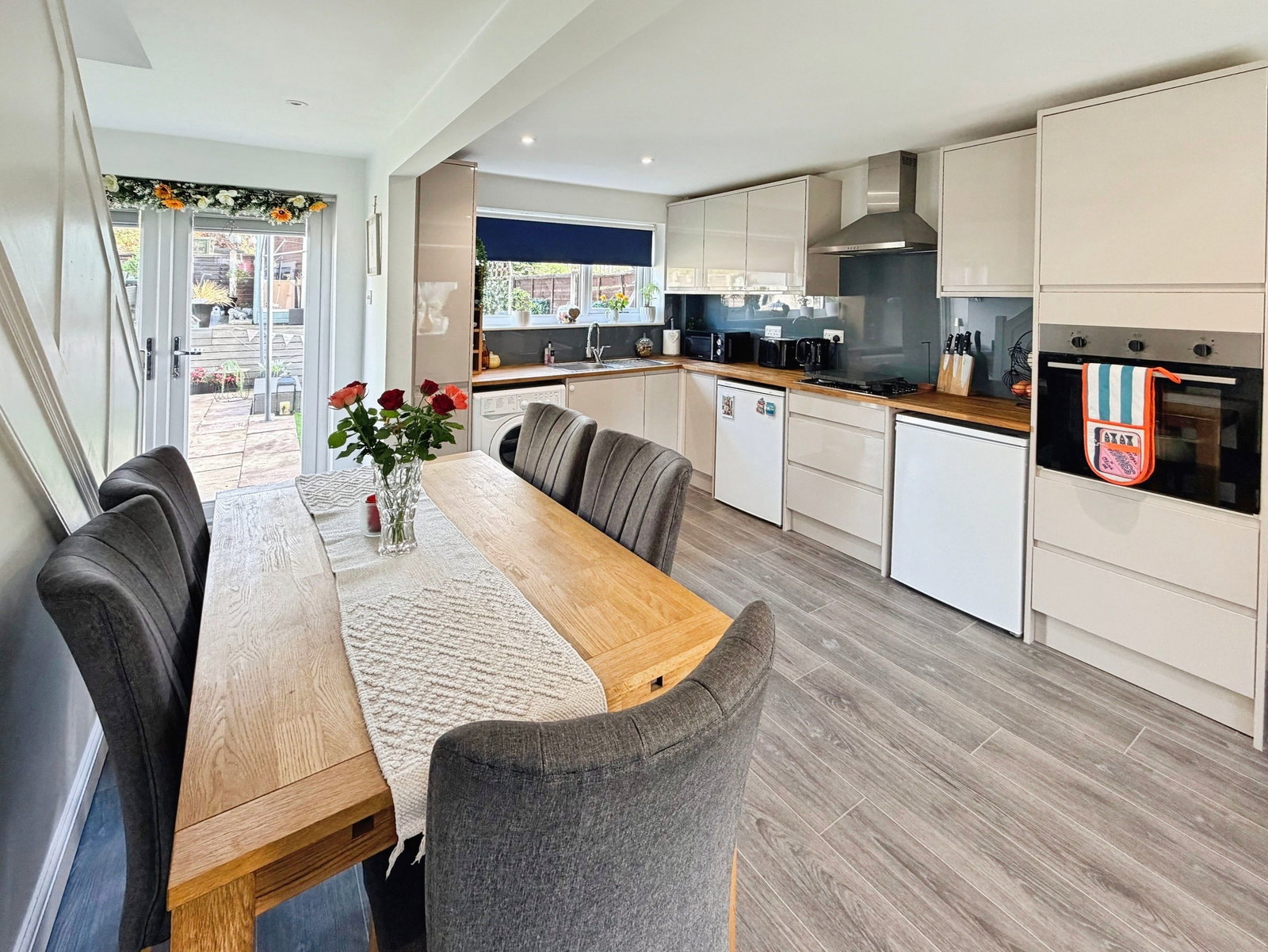 Semi Detached House for sale in Wakefield, Vicarage Close, Outwood, Wakefield, West Yorkshire, WF1 2LX