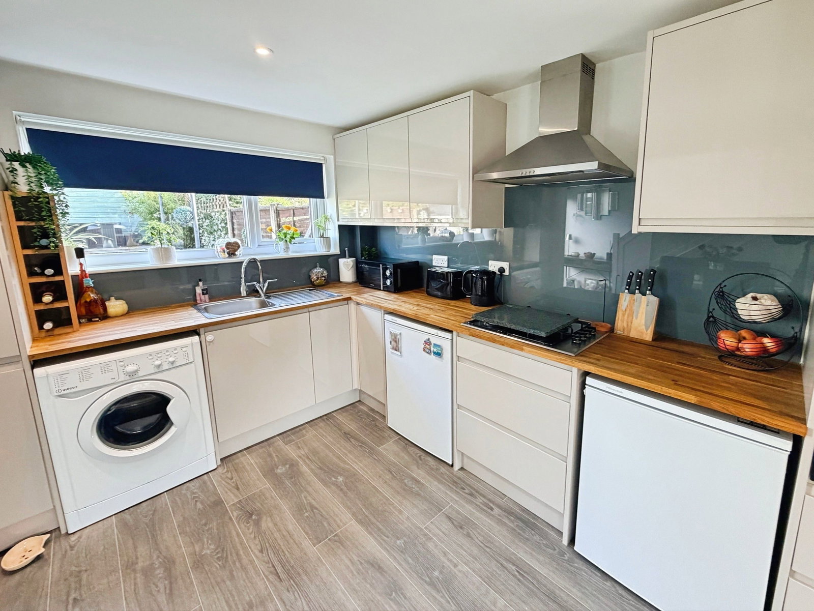 Semi Detached House for sale in Wakefield, Vicarage Close, Outwood, Wakefield, West Yorkshire, WF1 2LX