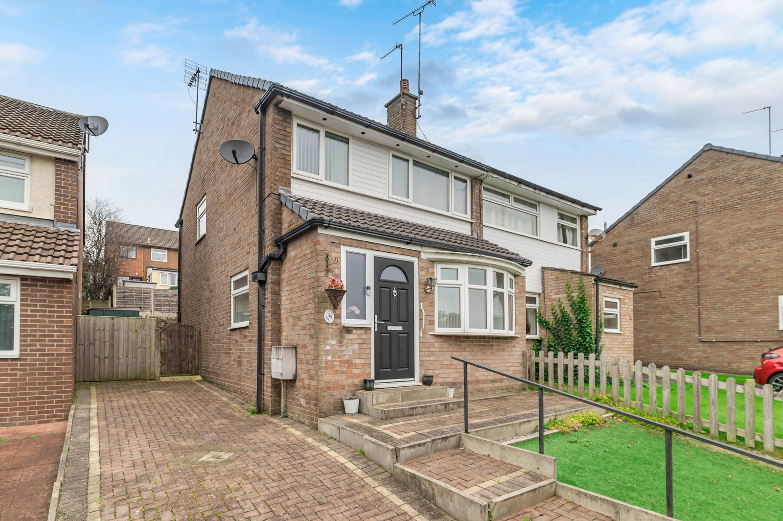 Semi Detached House for sale in Heywood, Higher Lomax Lane, Summit, 858 m²
