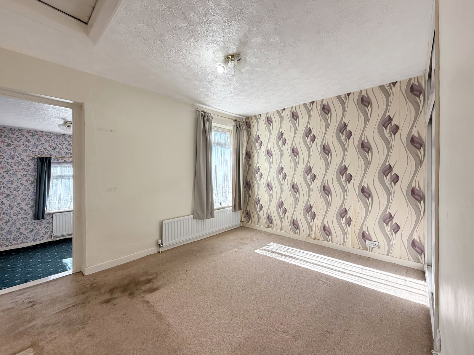 Semi Detached House for sale in Stanford-le-hope, Hadfield Road, Stanford-Le-Hope, SS17 0DX