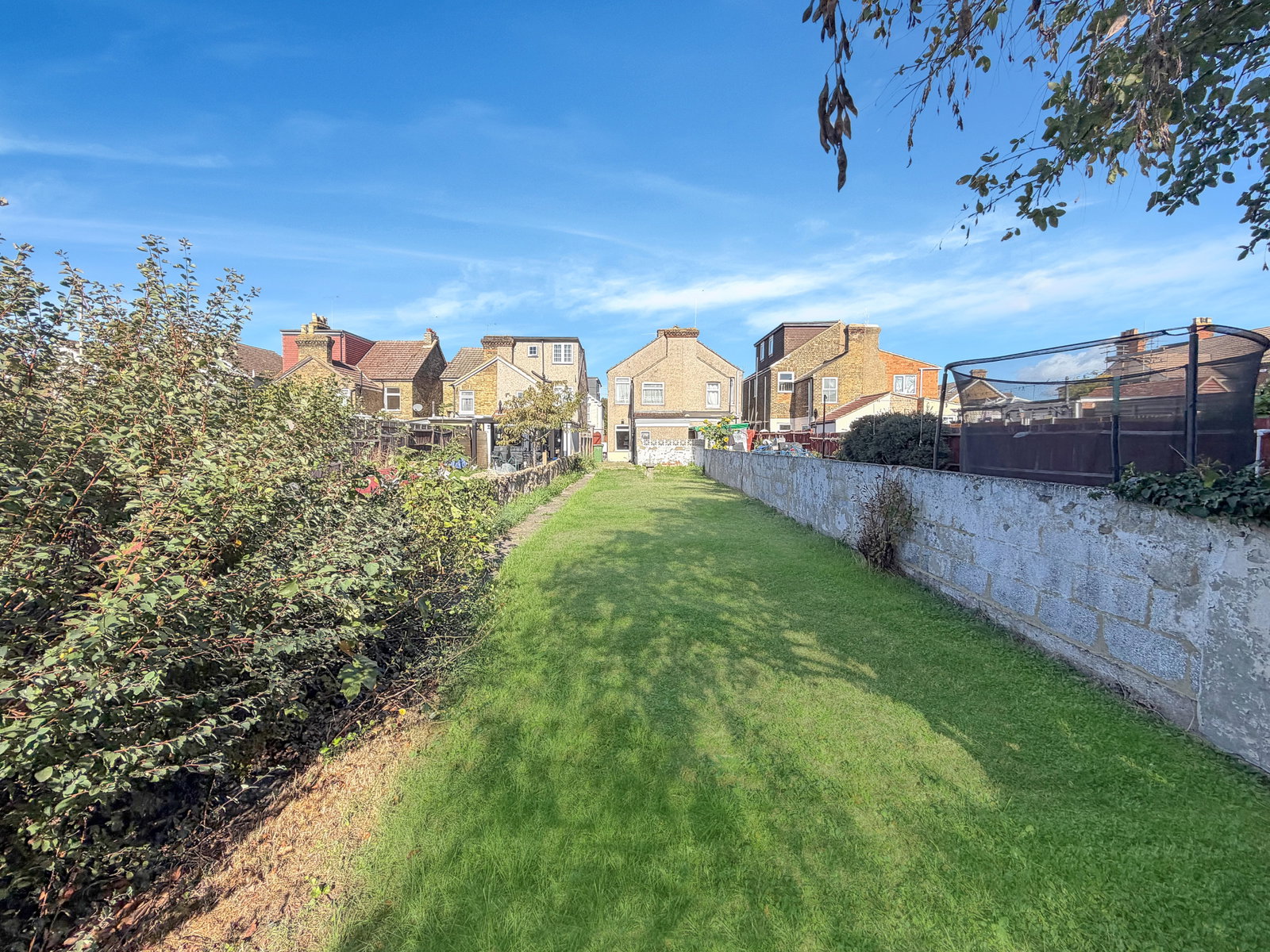 Semi Detached House for sale in Stanford-le-hope, Hadfield Road, Stanford-Le-Hope, SS17 0DX