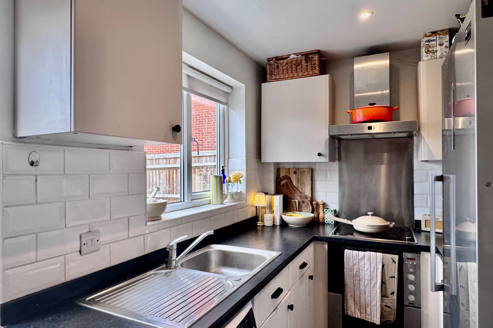 End Of Terrace House for sale in Leighton Buzzard, Church Hill, Cheddington, Buckinghamshire, 491 m²