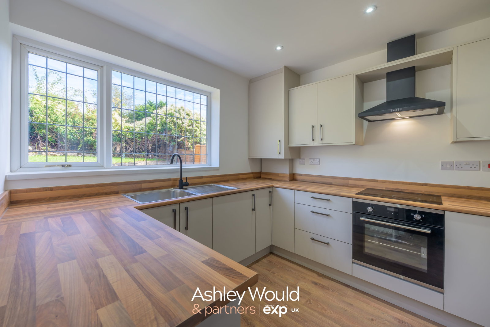 Semi Detached House for sale in Rowley Regis, Wendover Road, Rowley Regis, B65 8LL