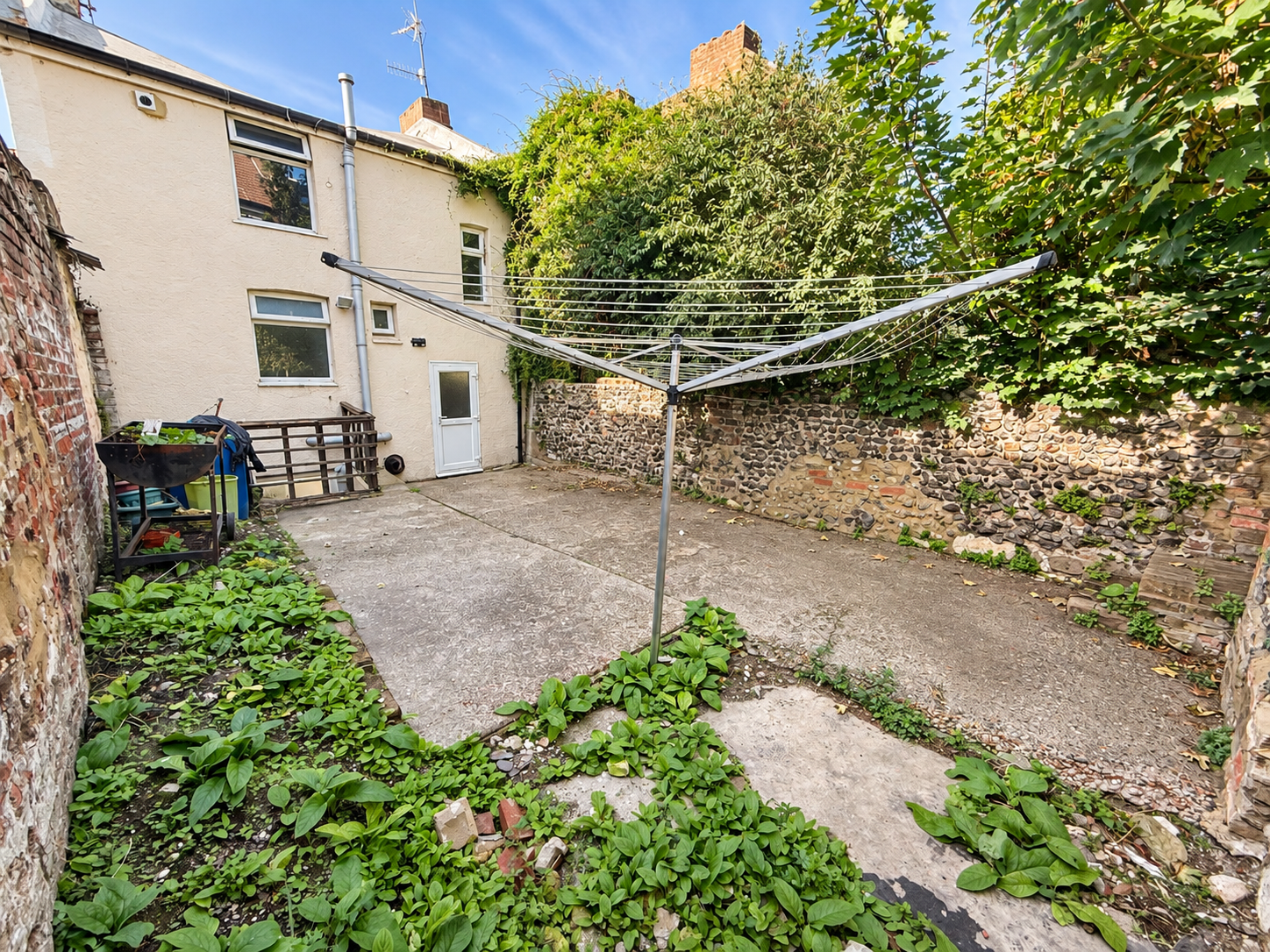 End Of Terrace House for sale in Margate, Dane Hill Row, Margate, 1022 m²