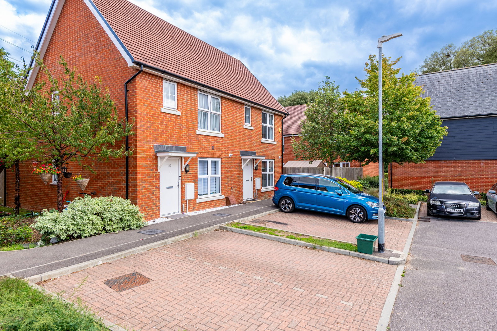 Semi Detached House for sale in Rochester, Tram Way, Peters Village, Wouldham, 821 m²