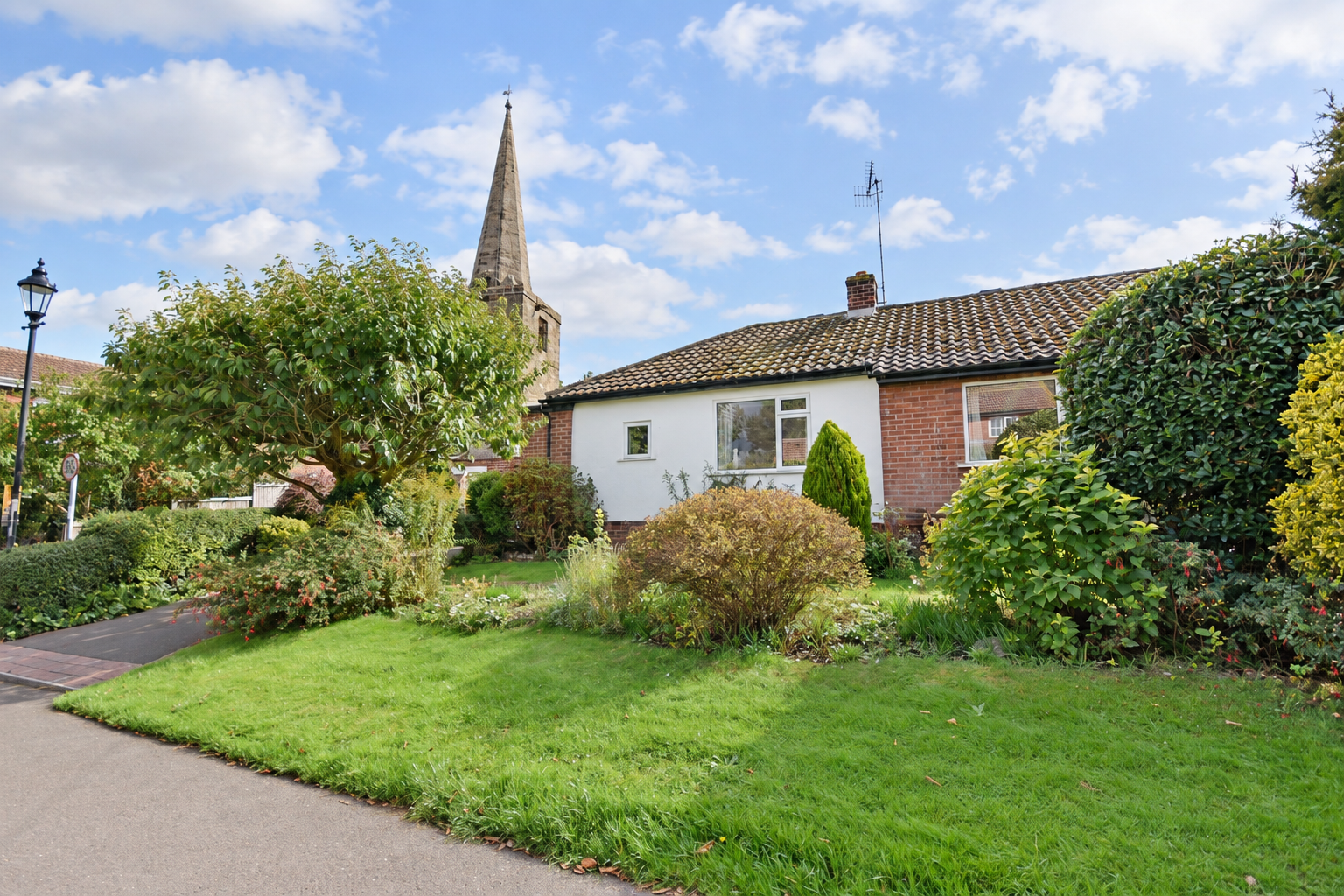 Semi Detached Bungalow for sale in Nottingham, Far Street, Bradmore, Nottingham, NG11 6PF