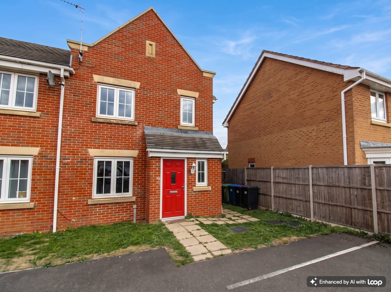 Semi Detached House for sale in Gainsborough, Sunningdale Way, Gainsborough, DN21 1JE