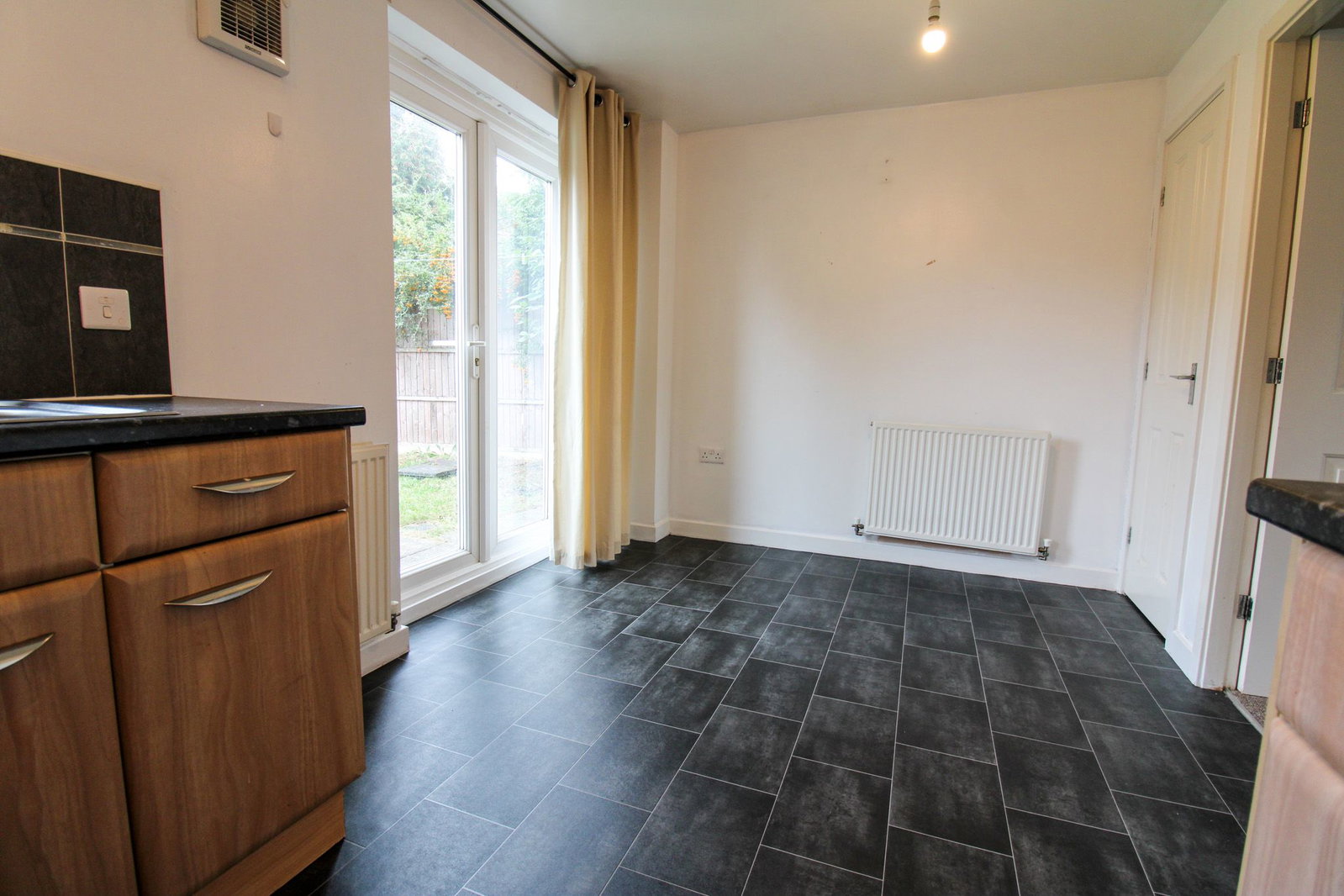 Semi Detached House for sale in Gainsborough, Sunningdale Way, Gainsborough, DN21 1JE