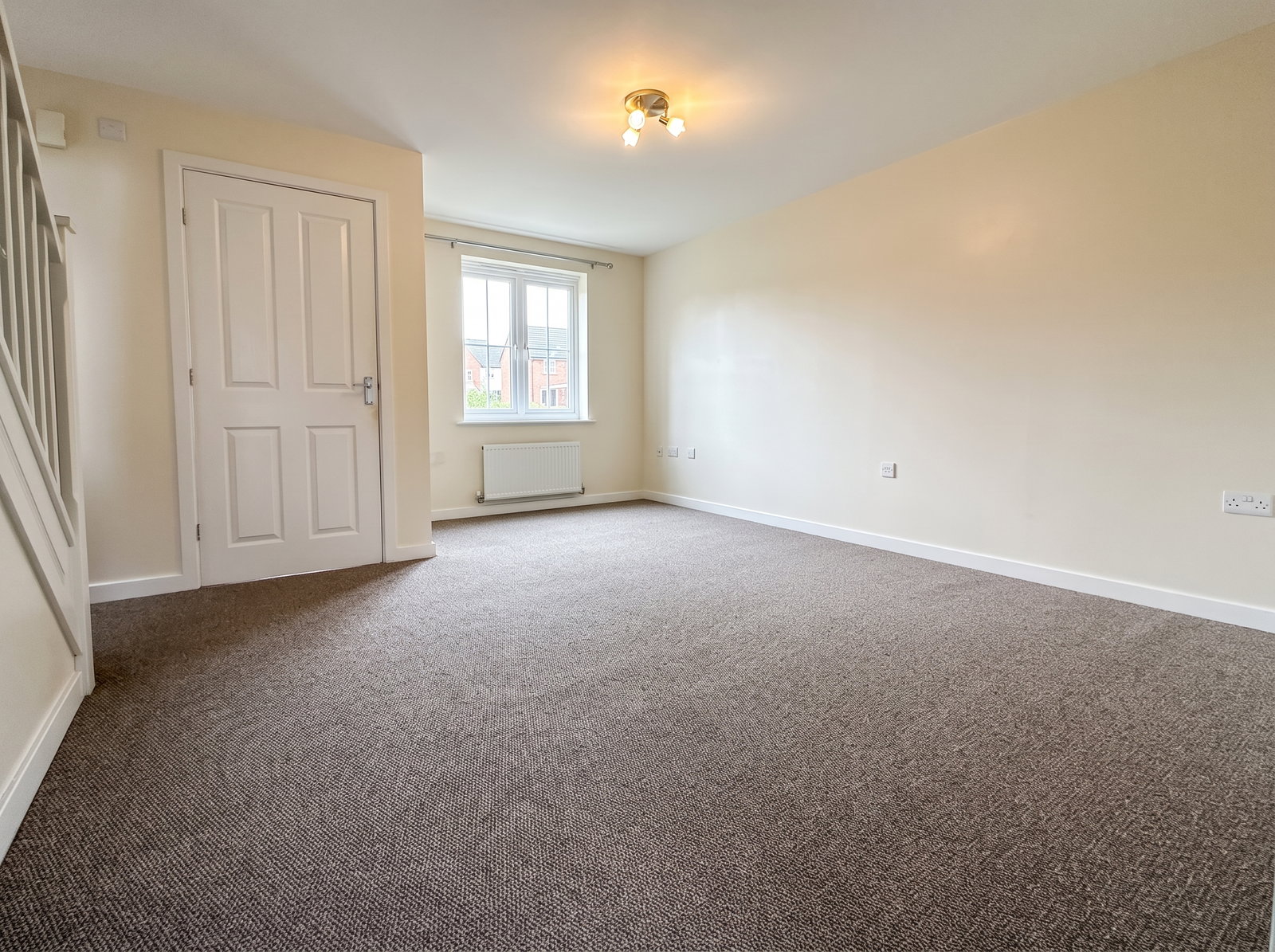 Semi Detached House for sale in Gainsborough, Sunningdale Way, Gainsborough, DN21 1JE