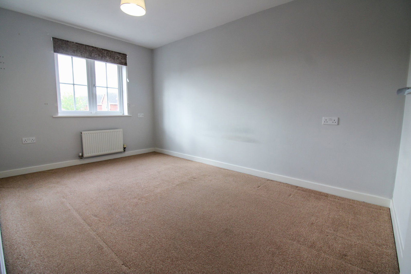 Semi Detached House for sale in Gainsborough, Sunningdale Way, Gainsborough, DN21 1JE