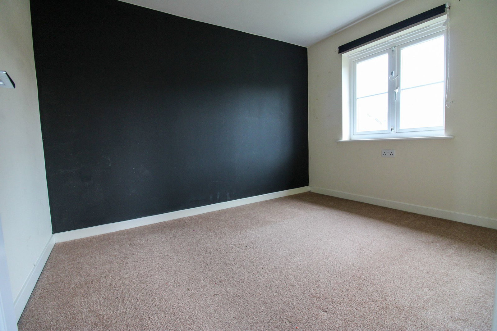 Semi Detached House for sale in Gainsborough, Sunningdale Way, Gainsborough, DN21 1JE
