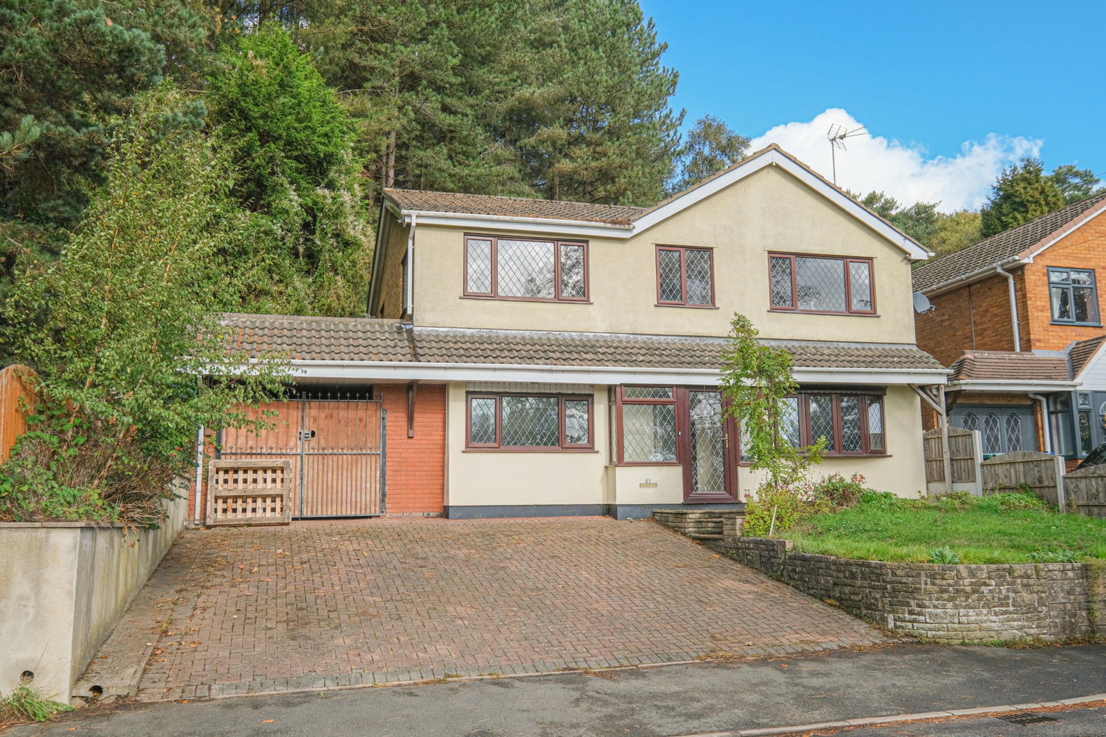 Detached House for sale in Cannock, 61 Rugeley Road, Hazel Slade, Cannock, WS12 0PQ, 1970 m²
