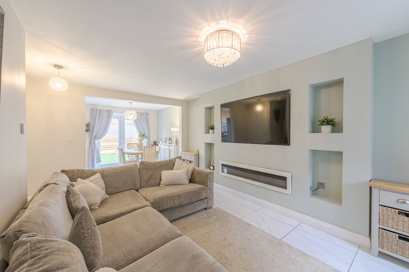Detached House for sale in Cannock, Miners Way, Hednesford, 850 m²