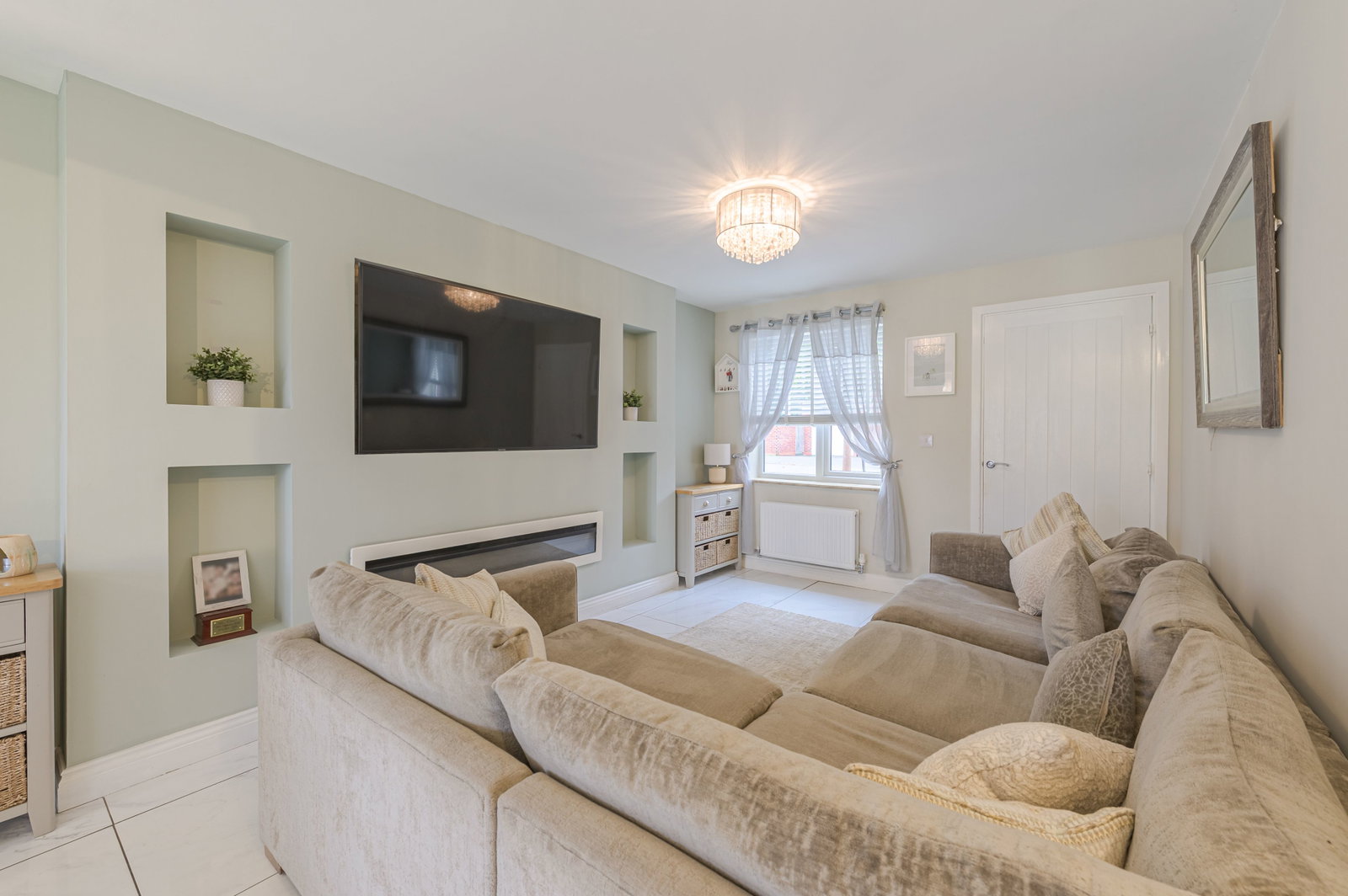 Detached House for sale in Cannock, Miners Way, Hednesford, 850 m²