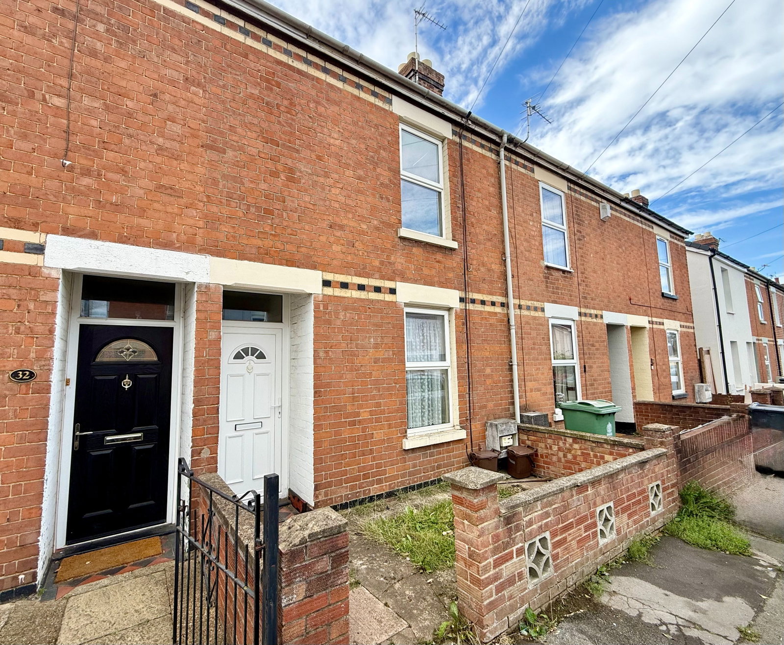 Terraced House for sale in Gloucester, Highworth Road, Gloucester, 1067 m²