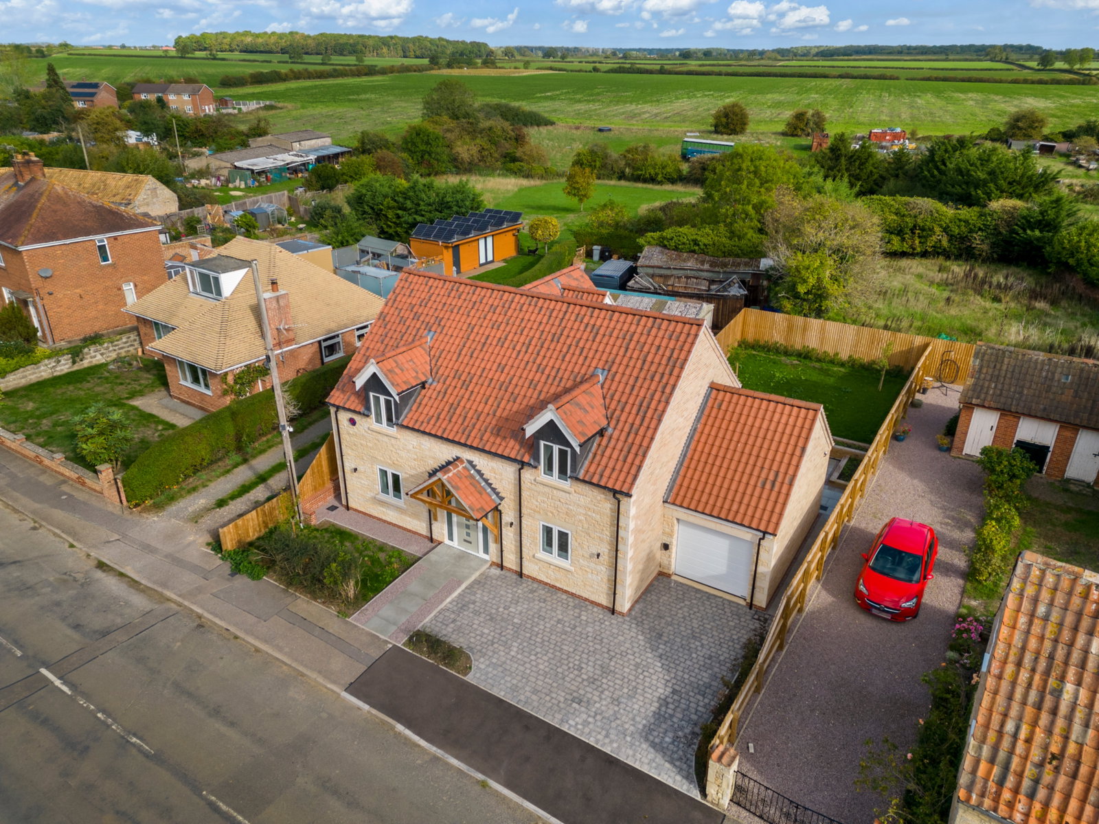 Detached House for sale in Grantham, 32 High Street, Swinstead, 2200 m²