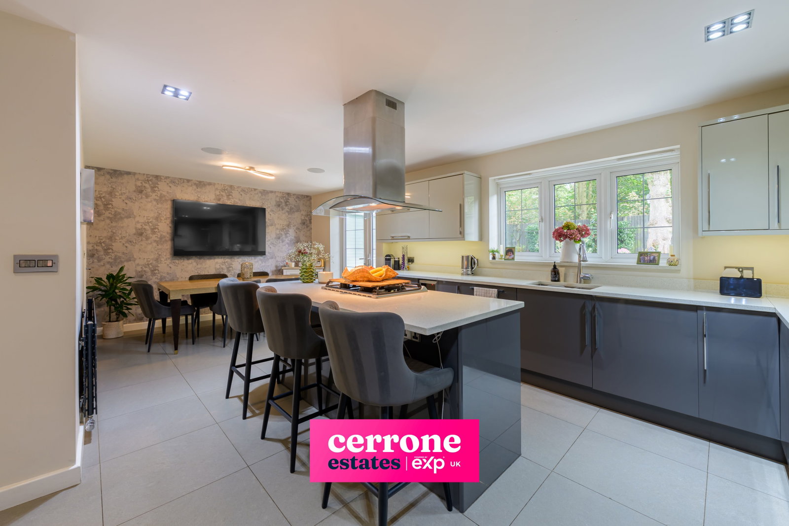 Detached House for sale in Bromsgrove, Aspens Way, Woodland Grange, Bromsgrove, B61 0UW, 2135 m²