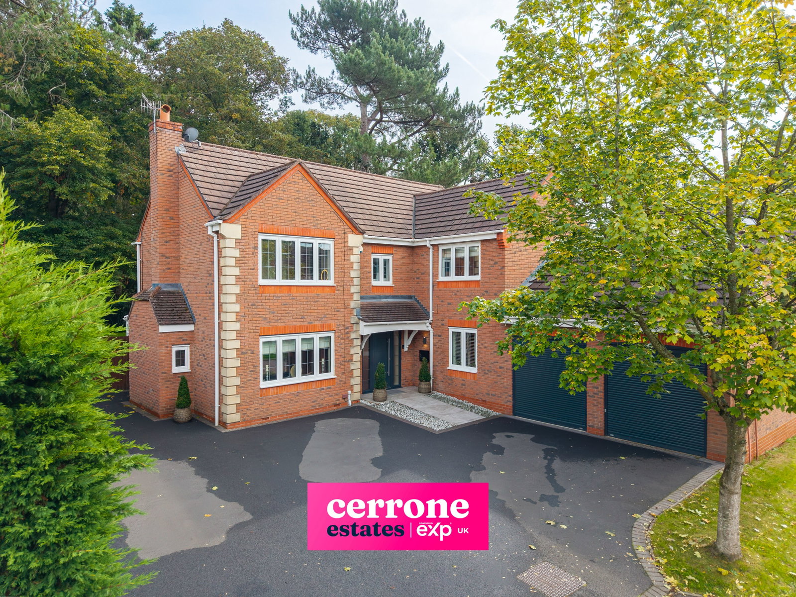 Detached House for sale in Bromsgrove, Aspens Way, Woodland Grange, Bromsgrove, B61 0UW, 2135 m²