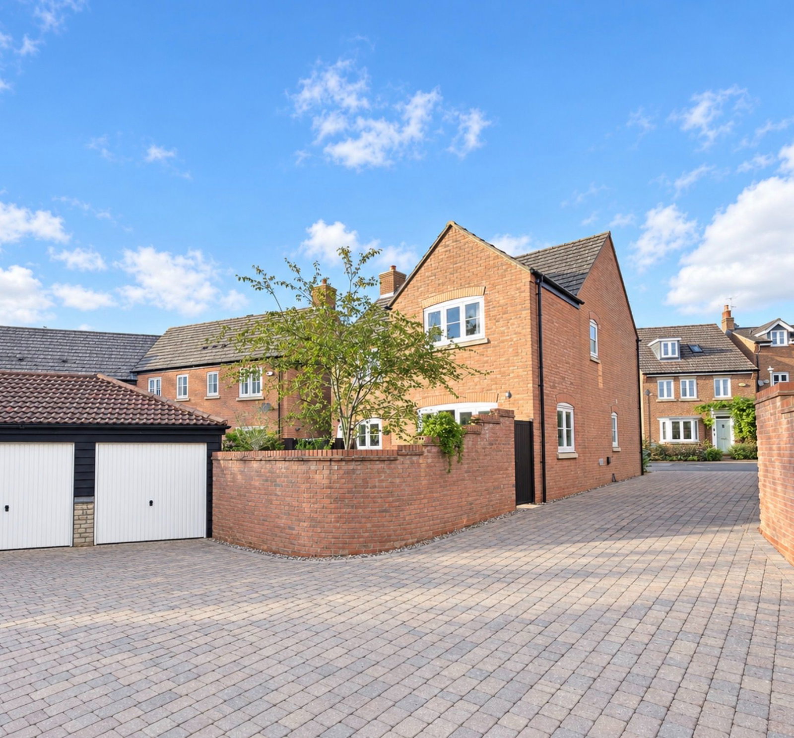 Detached House for sale in Milton Keynes, Colindale Street, Monkston Park, Milton Keynes, MK10 9PJ