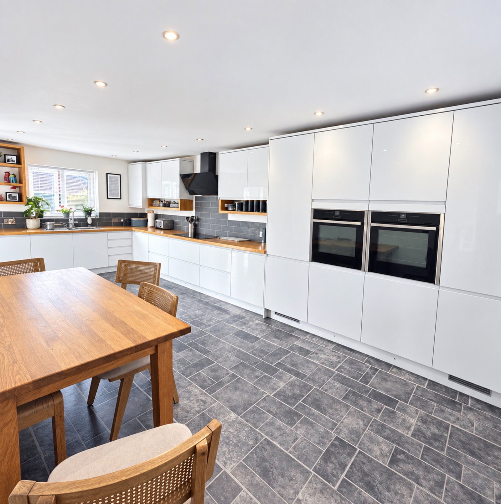 Detached House for sale in Milton Keynes, Colindale Street, Monkston Park, Milton Keynes, MK10 9PJ