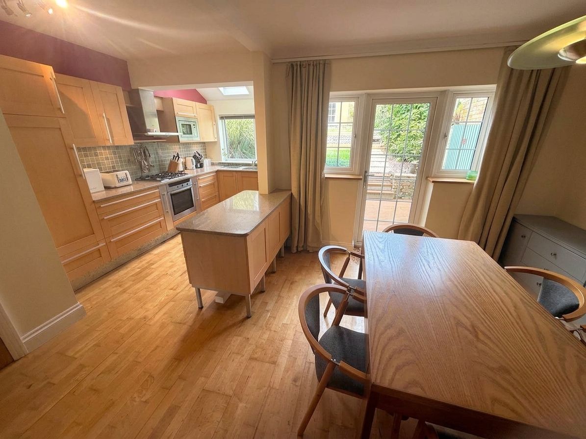 Semi Detached House for sale in Broadstairs, Bradstow Way, Broadstairs, CT10 1AP