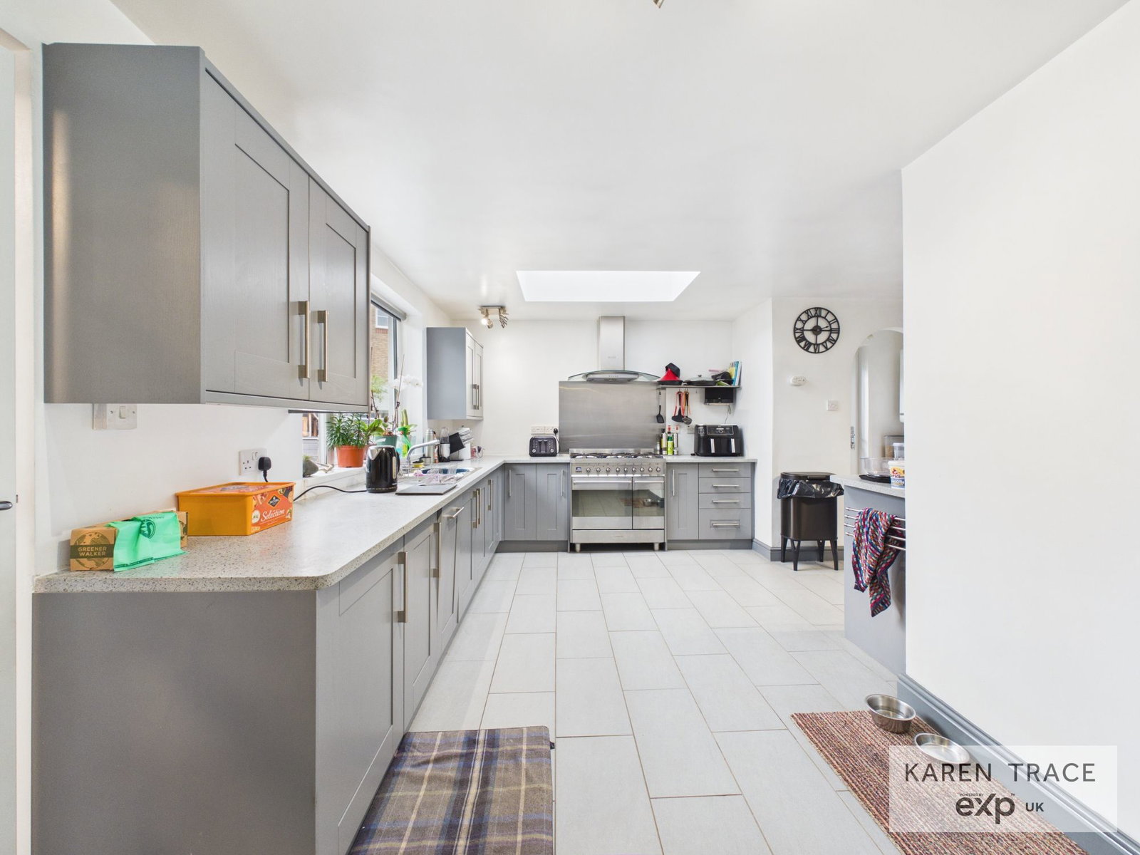 Semi Detached House for sale in St. Austell, Hallane Road, St Austell, PL25, 1409 m²