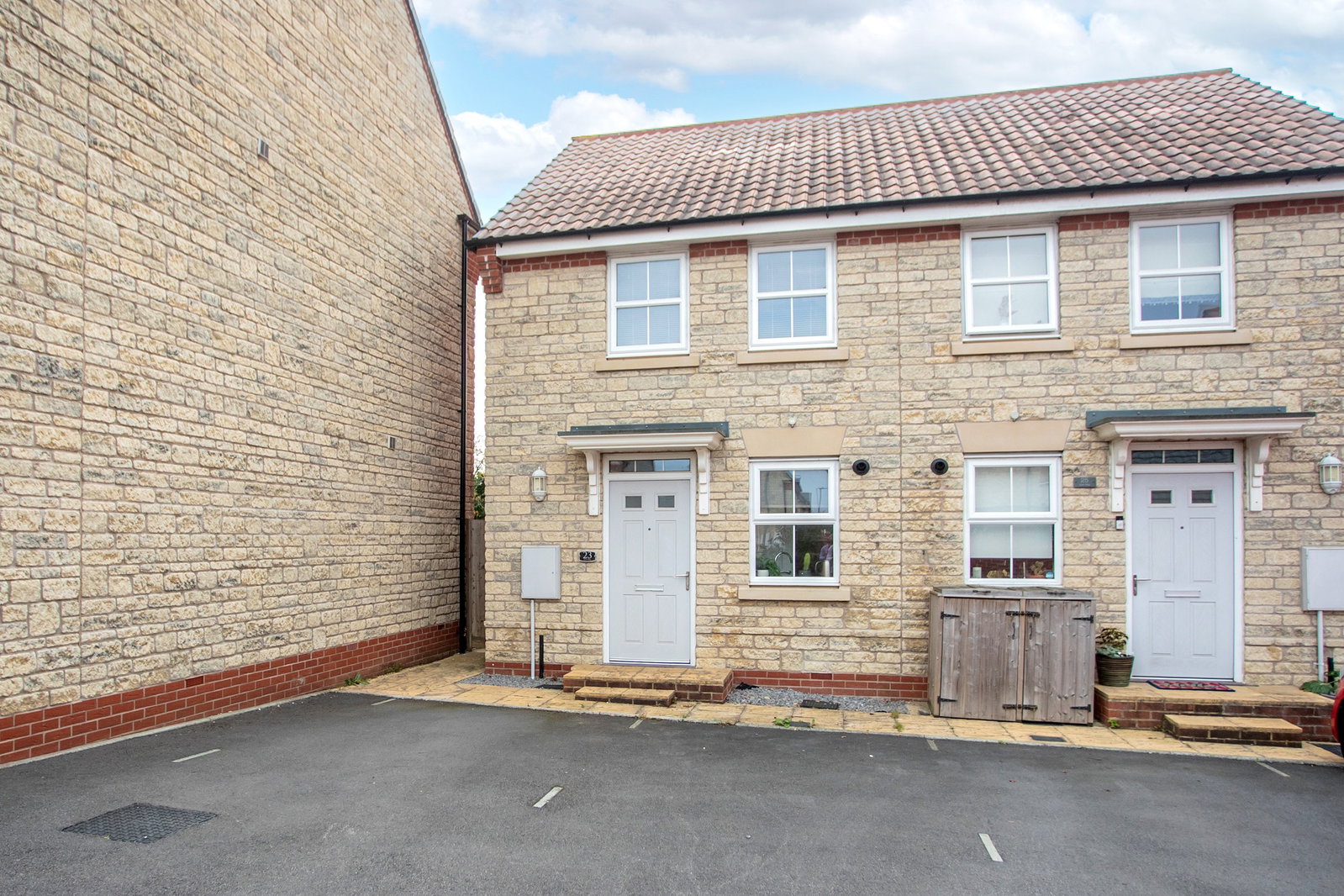 Semi Detached House for sale in Calne, Dew Way, Calne