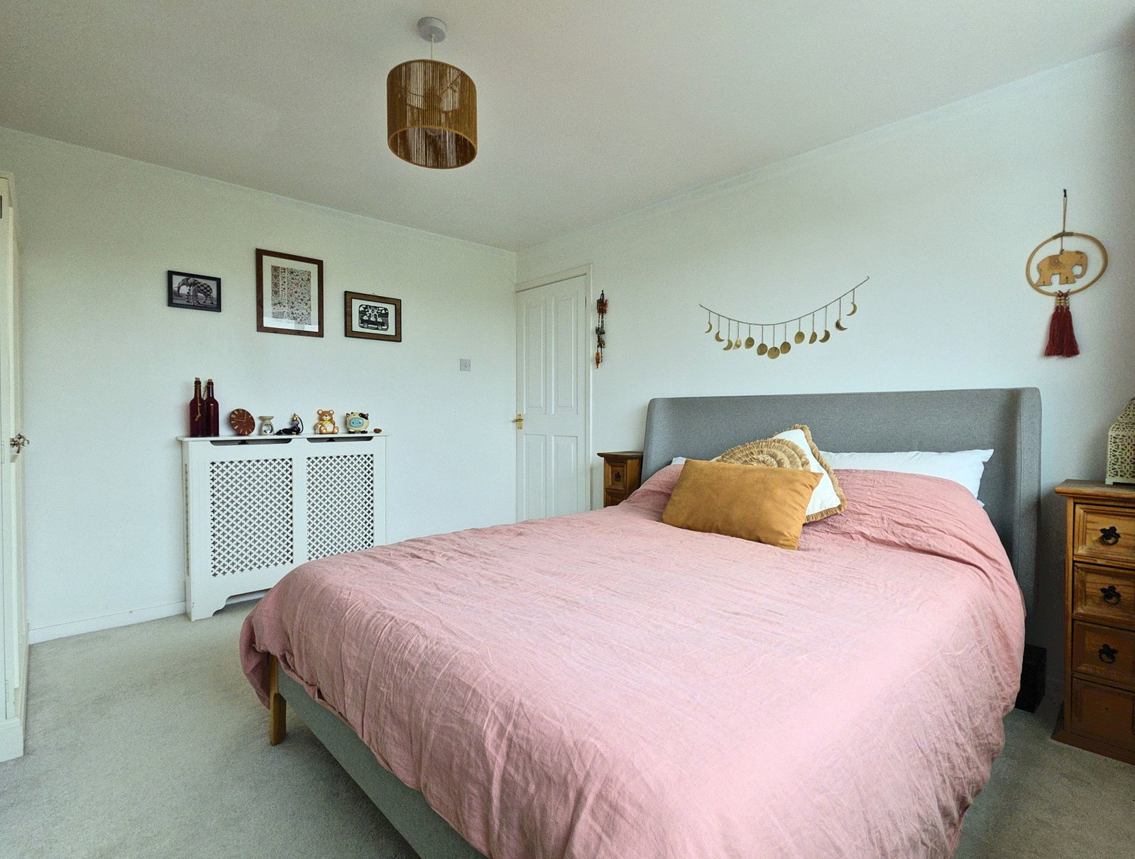 Semi Detached House for sale in Grantham, Pasture Close, Grantham, 925 m²
