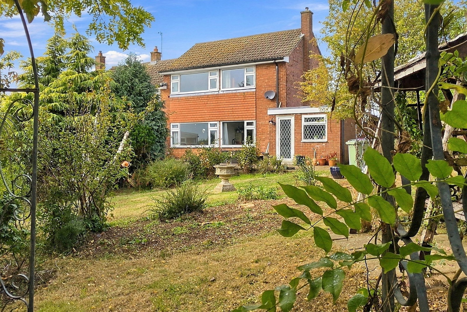 Semi Detached House for sale in Grantham, Pasture Close, Grantham, 925 m²