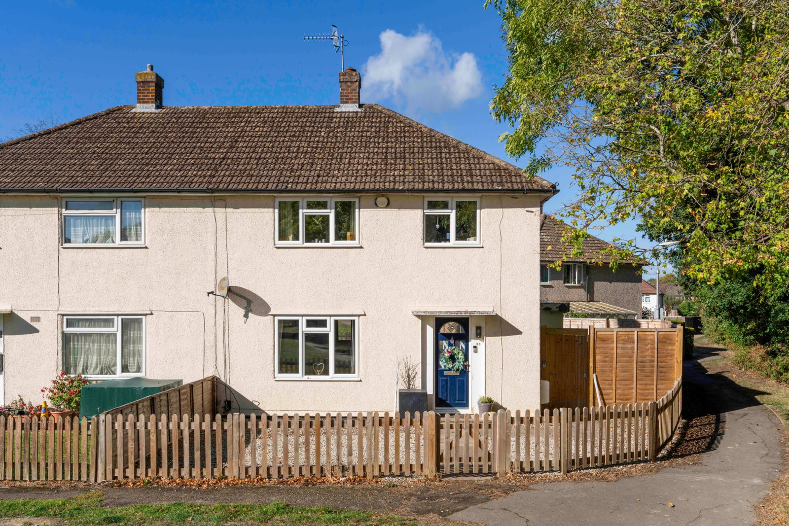 Semi Detached House for sale in Tonbridge, Rembrandt Close, Tonbridge, TN10 4AU