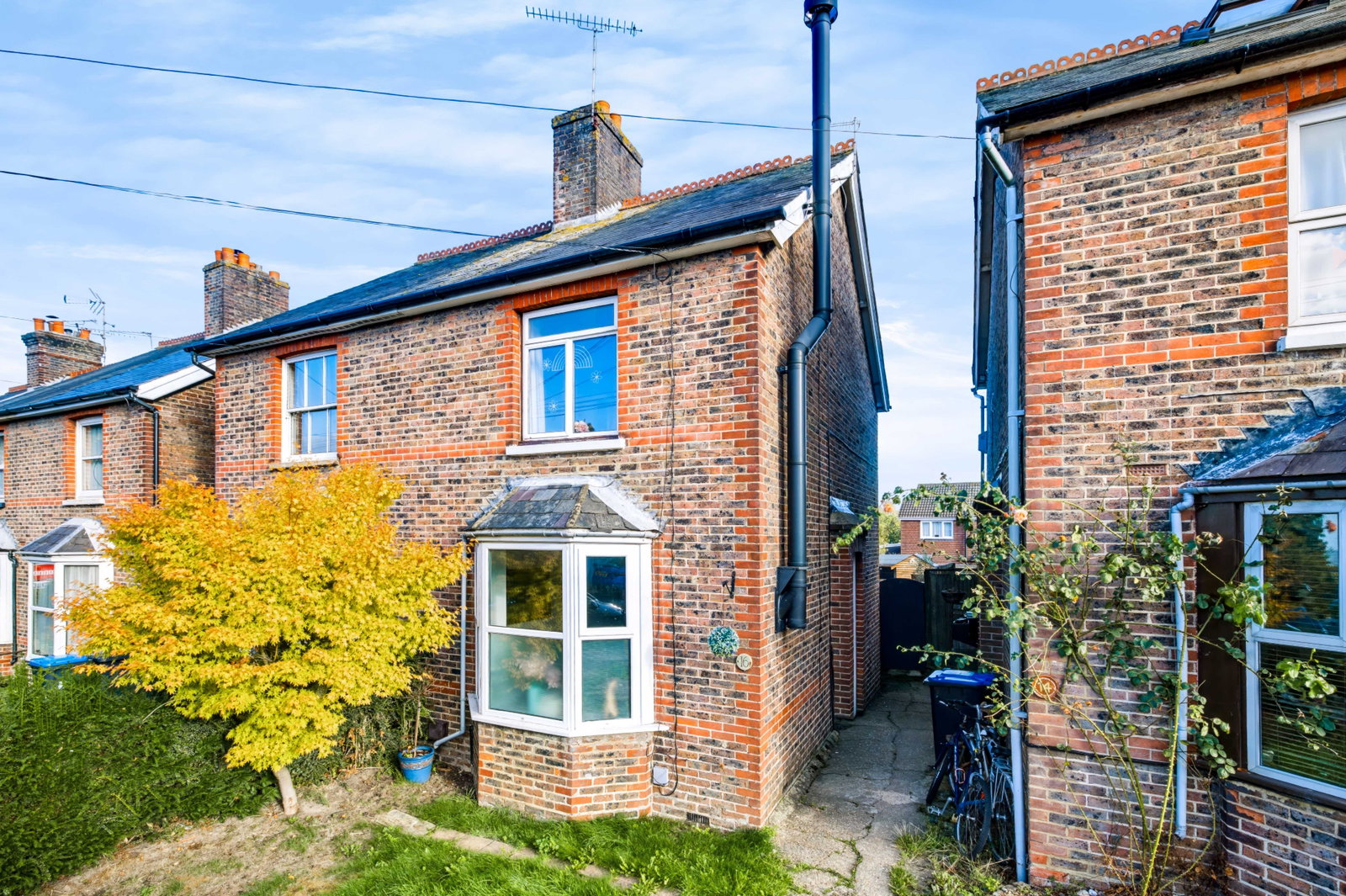 Semi Detached House for sale in East Grinstead, Dormans Park Road, East Grinstead